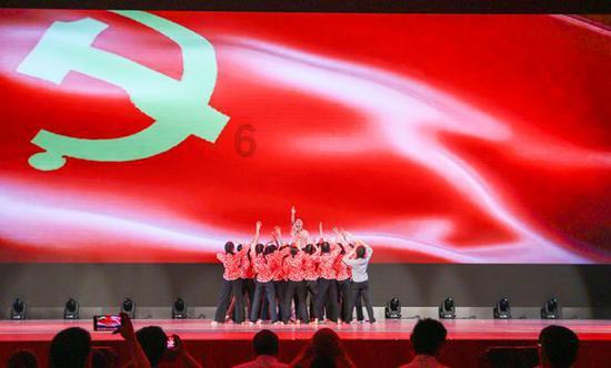 他正在读书吗?的英文游戏画面